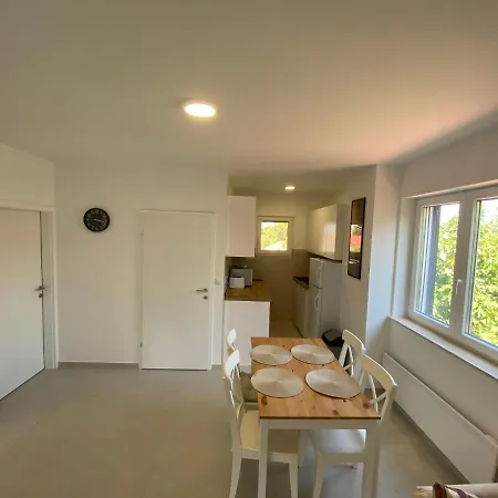Maris Apartment *